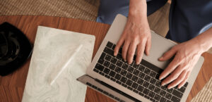 Familiarità e conoscenza degli aspetti teorici favoriscono il passaggio alla terapia online