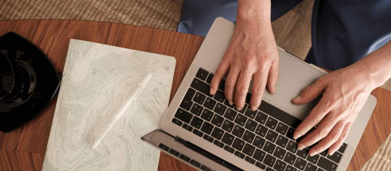 Familiarità e conoscenza degli aspetti teorici favoriscono il passaggio alla terapia online