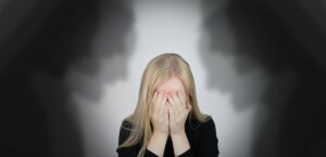 Mania di persecuzione: che cos’è e come trattarla
