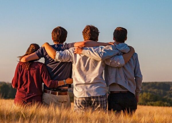 Chi è il giovane adulto: definizione e caratteristiche