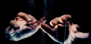 Il manipolatore affettivo: chi è e come si comporta