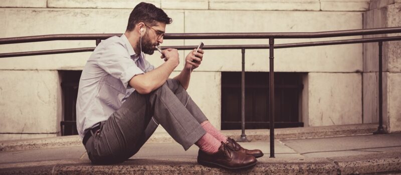Dipendenza da scrolling infinito, una condizione che ingabbia?