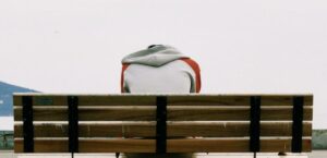 Perché il depresso allontana chi ama?