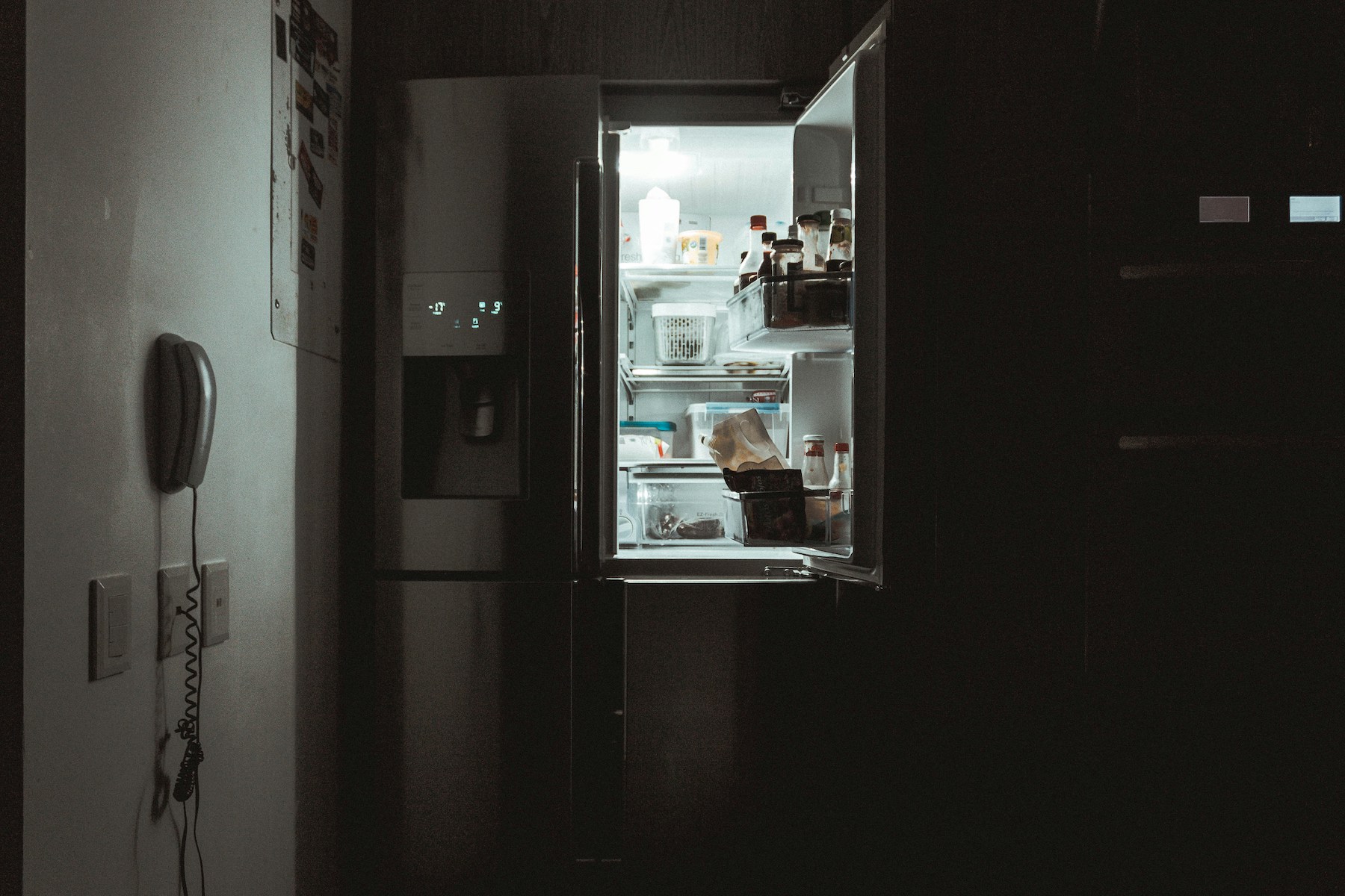 La sindrome da alimentazione notturna, quando il cibo è rifugio nelle ore buie