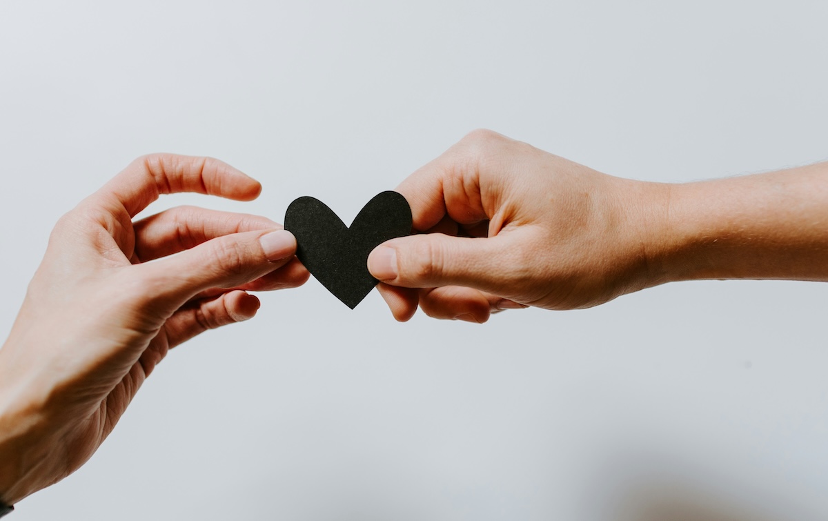 È vero che gli opposti si attraggono in amore?