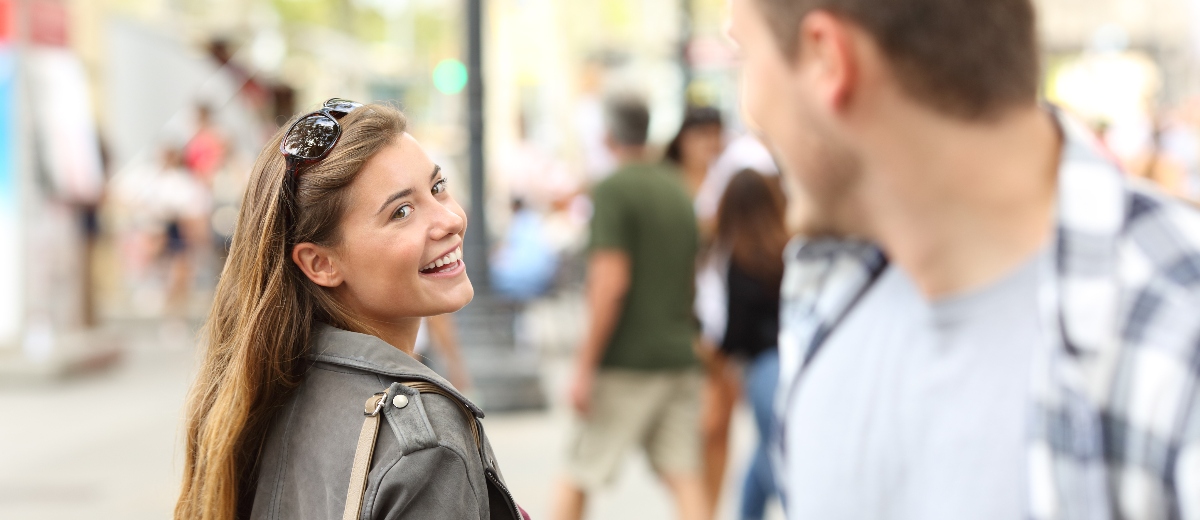 Pick up artist, il “gioco” della conquista che trasforma le donne in bersagli