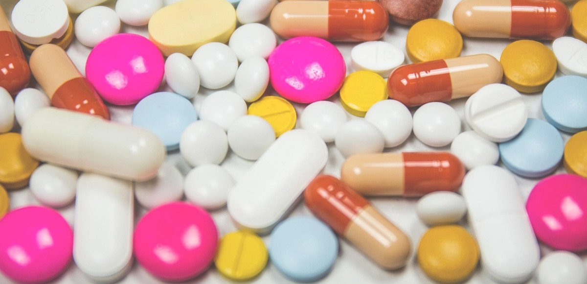 La sindrome serotoninergica è dovuta da un'eccessiva attivazione dei recettori della serotonina, dopo assunzione o interazione di farmaci serotoninergici.