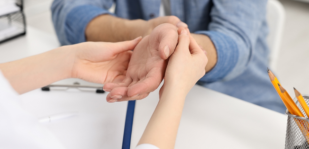 dolore alle dita delle mani